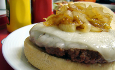 Hamburguesa amb formatge i ceba